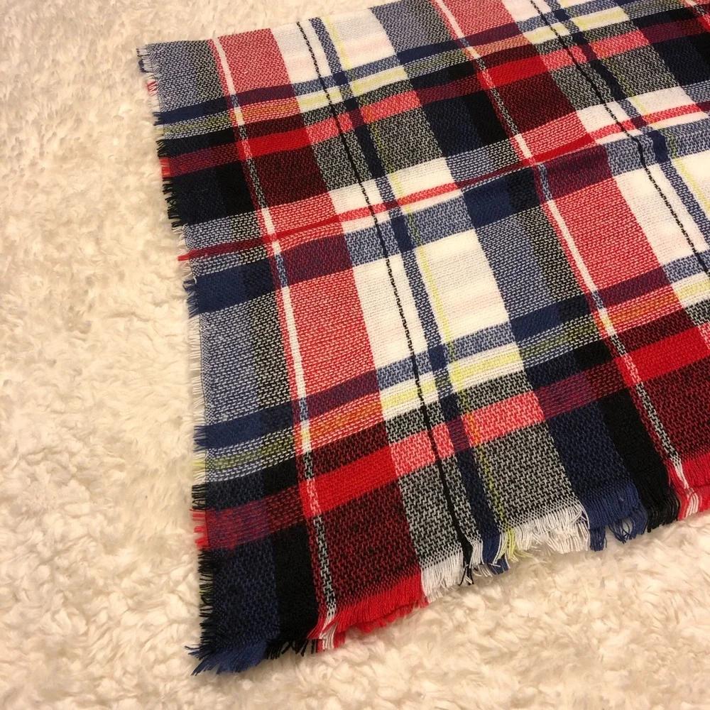 NWOT Large Plaid Blanket Scarf